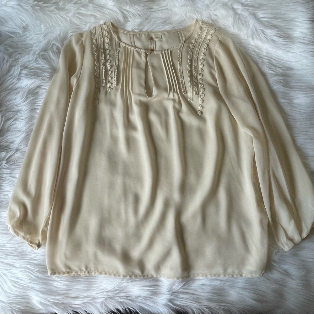 💕💕ADIVA CREAM TOP WITH SHOULDER DETAIL